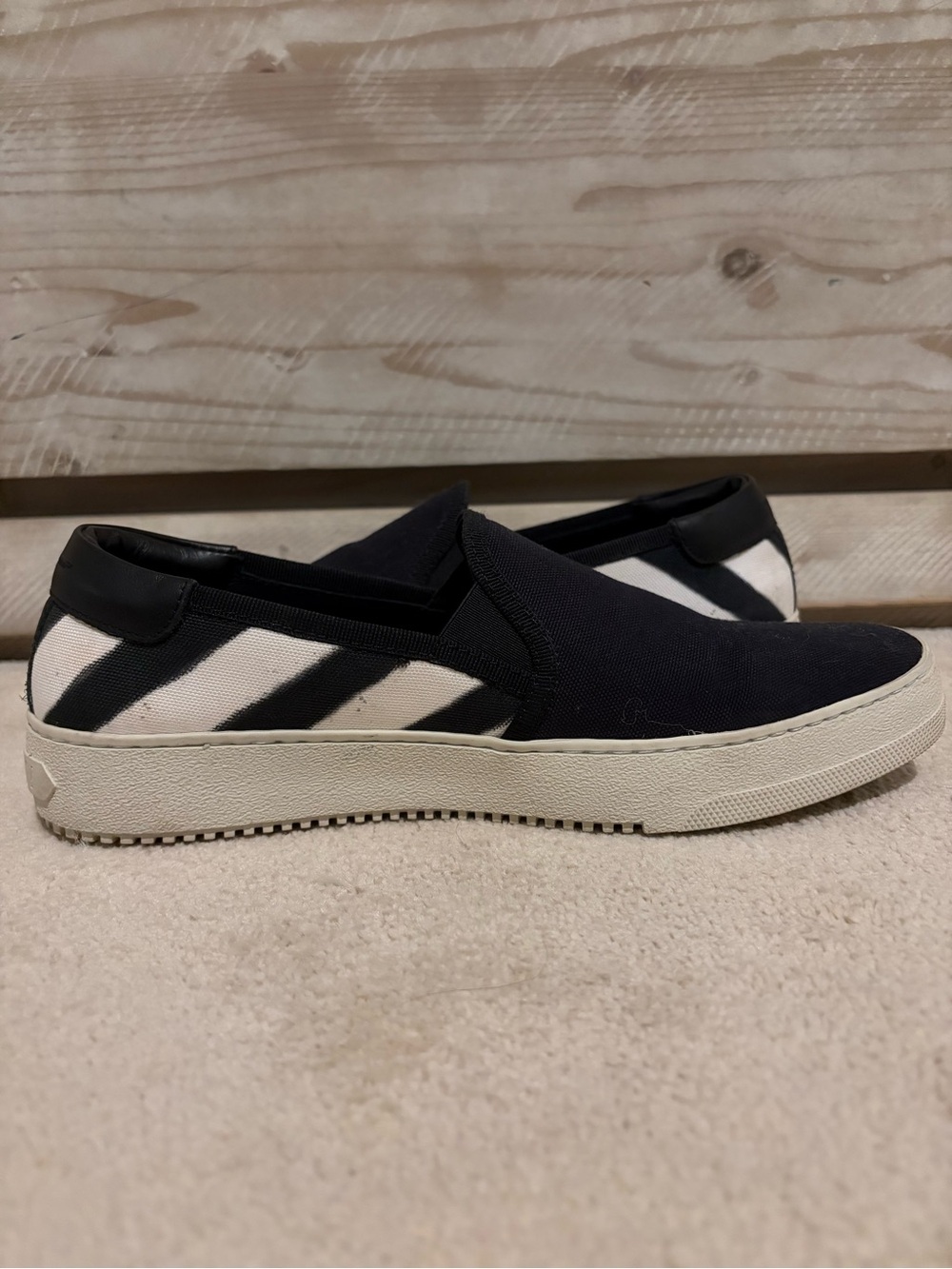 ♥️OFF-WHITE Spray Slip On Sneakers sz 38